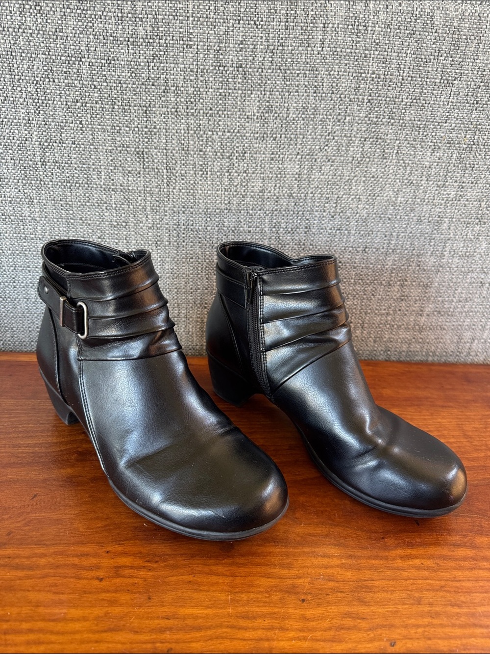 Comfort Plus by Predictions Women's Black Ruched Ankle Boots Size 9.5 Wide Width